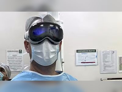 Surgeon in the Operating Room Wears Apple's Helmet for an Incredible Sight