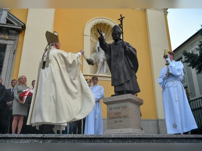 Pope John Paul II statue inaugurated in Debrecen