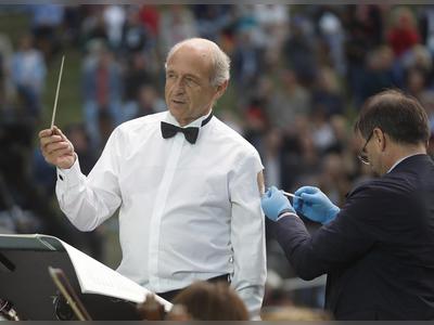 Hungary: Baton raised, orchestra conductor gets vaccine shot