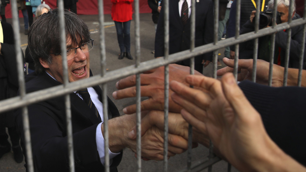 Catalan independence leader Carles Puigdemont ARRESTED in Italy on international warrant issued by Spain – lawyer