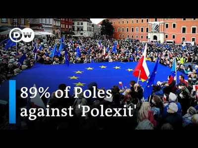 Poland: Thousands turn out for pro-EU rallies after court ruling
