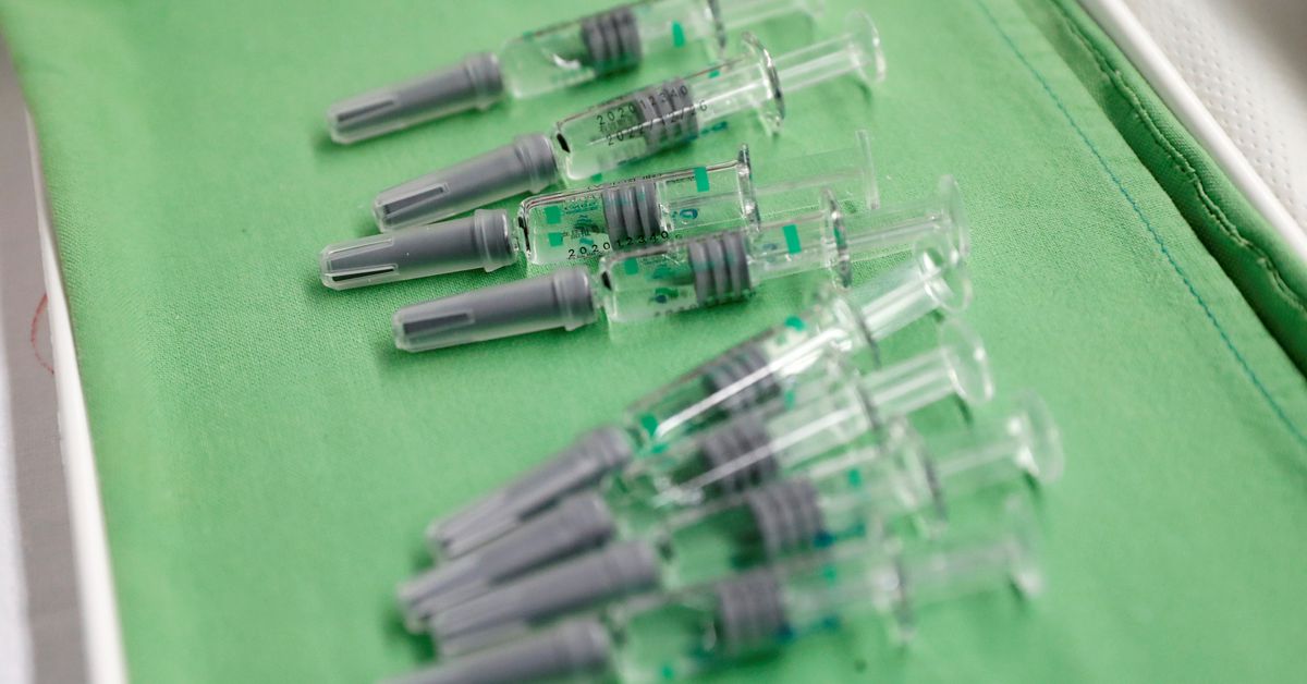 Doctors urge unvaccinated Hungarians to avoid weekend rallies