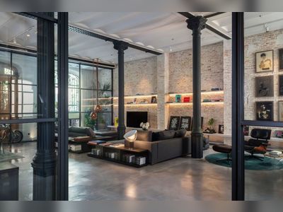 An 18th Century Warehouse Transformed Into A Magnificent Modern Apartment