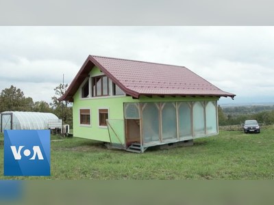 Bosnian Builds Rotating House