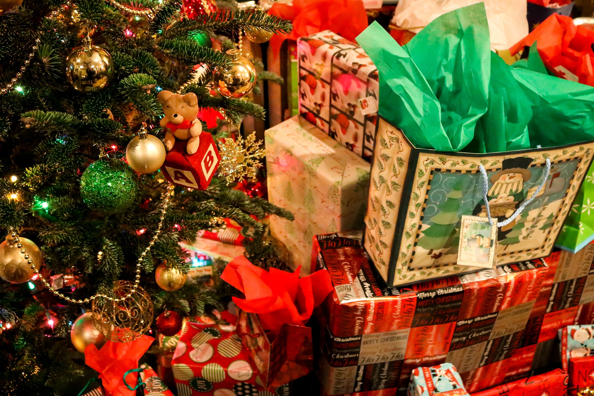 Hungarians planning to spend average HUF 59,000 on Christmas presents