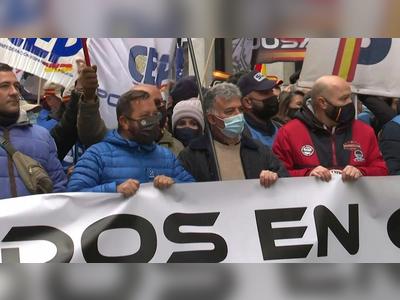 Spanish police protest plan to reform unconstitutional "gag law"