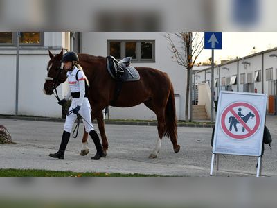 Hungarian modern pentathletes protest horse riding being axed from sport