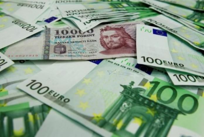 Forint falls, Hungarian yields jump amid rate hike expectations, COVID-19 surge