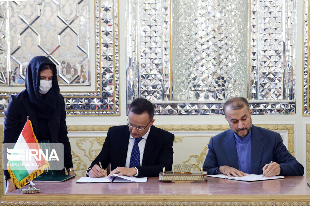 Tehran, Budapest sign MOU to enhance academic co-op