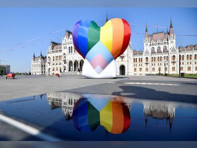 Hungarian parliament empowers government to hold referendum on LGBT issues