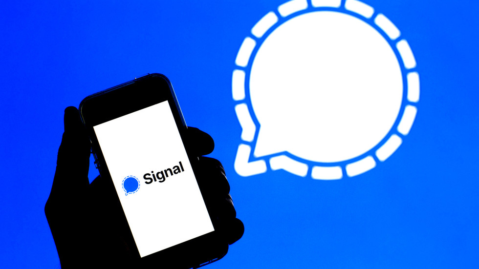 Signal CEO resigns, WhatsApp co-founder to take over