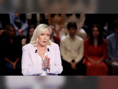 French presidential candidate Marine Le Pen heckled by protesters in Guadeloupe