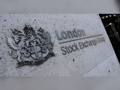 UK's FTSE 100 marks sixth consecutive quarterly gain