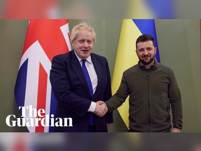 Boris Johnson pledges to send more arms during surprise visit to Kyiv