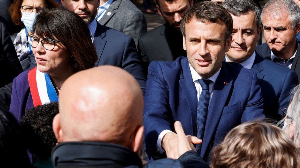 French elections: Macron targets Le Pen as run-off campaign begins