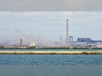 Civilians reportedly leave steel plant in Mariupol