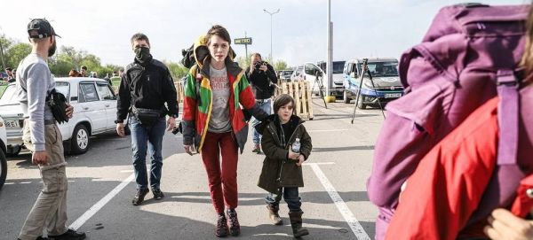 Mariupol steel works convoy: UN aids arrivals after journey 'from hell'