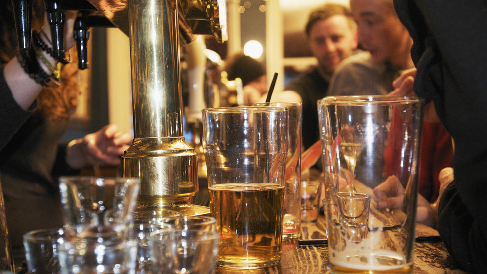 Thousands of UK pubs may go bust