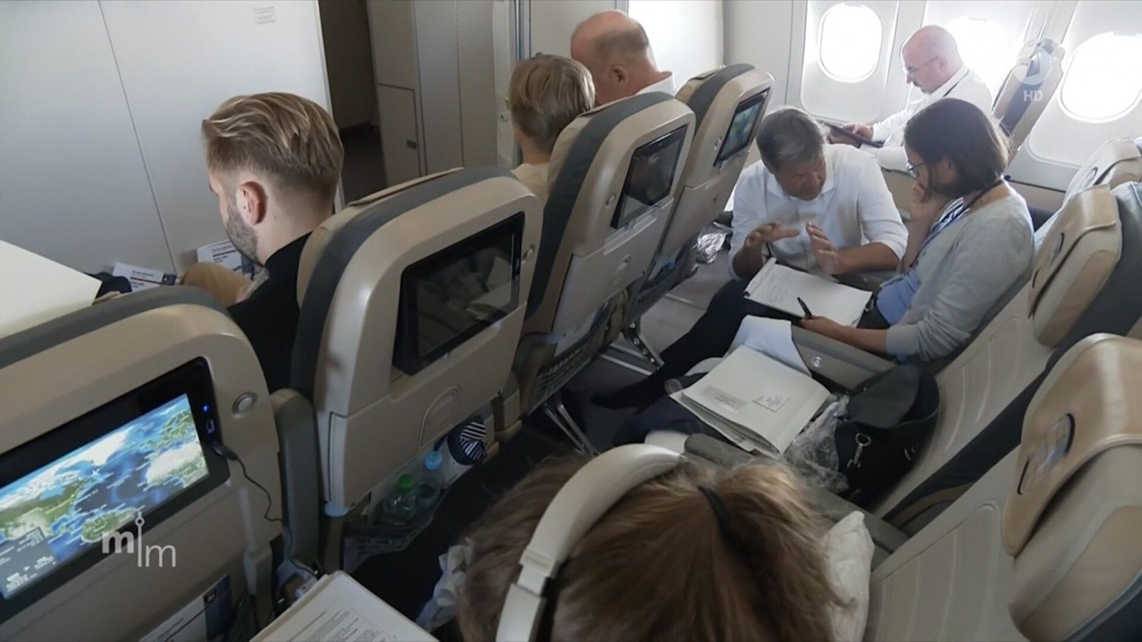 Masks are now compulsory again on German government planes after public outcry about maskless Scholz, Habeck, and journalists on the flight to Canada