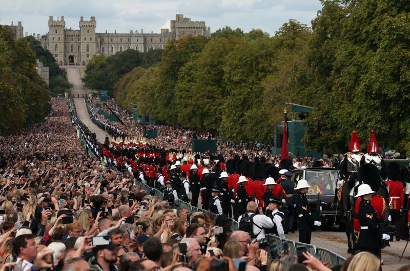 Britain bids farewell to Queen Elizabeth with an outpouring of emotion