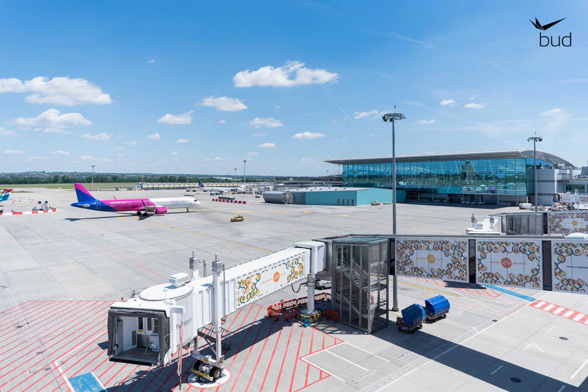 Budapest Airport received an award and a huge fine at the same time