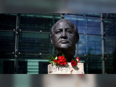 Russia to bury Gorbachev, darling of the West, with a shrug