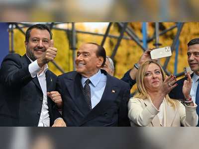 EU’s center-right under pressure to expel Berlusconi over support for Italy’s Meloni