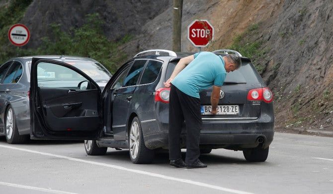 Kosovo pauses controversial Serbian car plate scheme