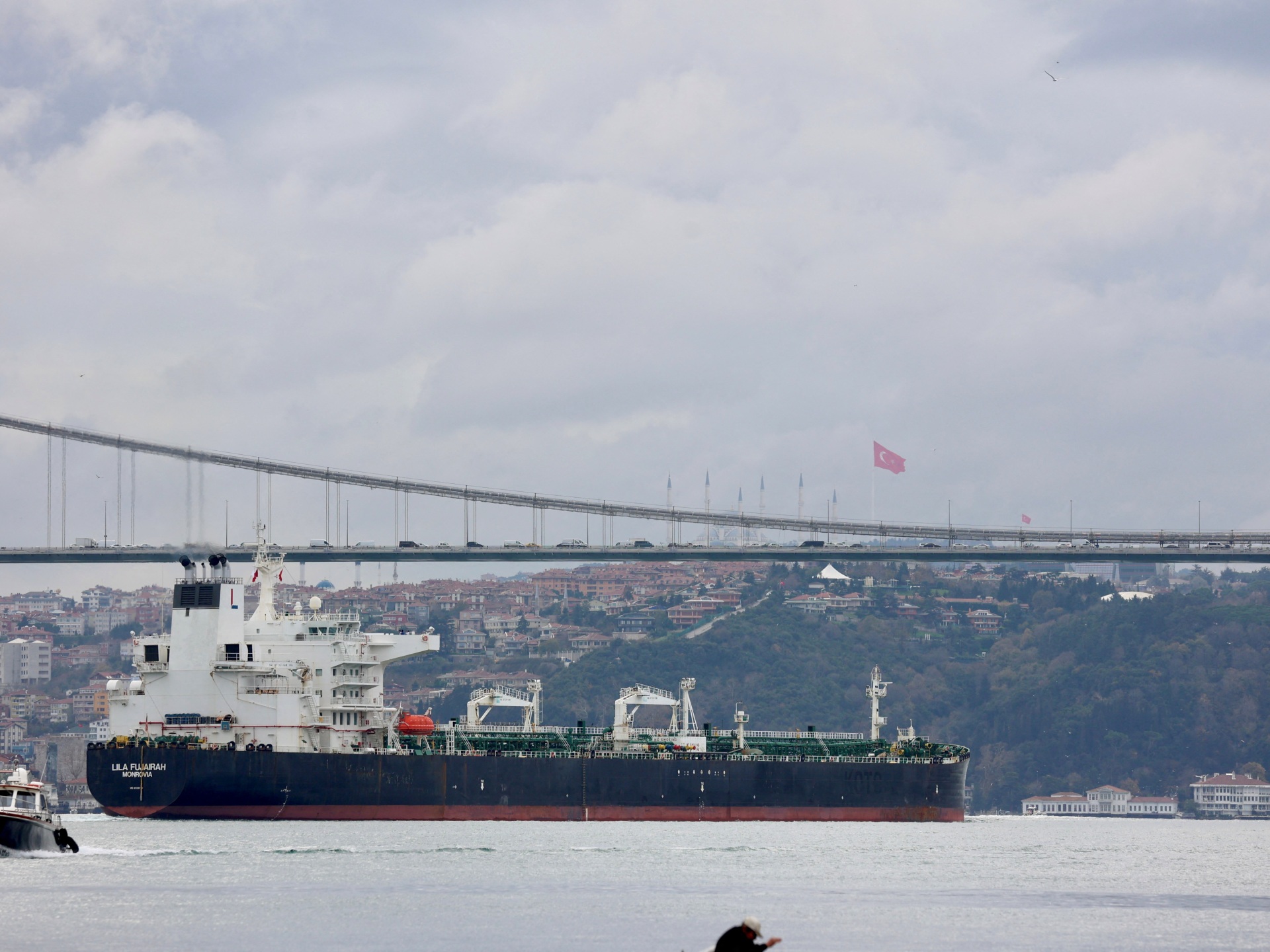 Turkey seeks proof of insurance from Russian oil tankers