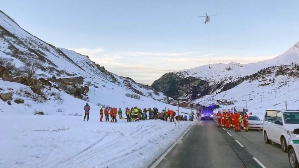 Skiers rescued after avalanche in western Austria