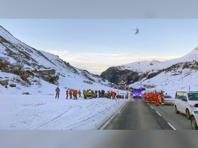 Skiers rescued after avalanche in western Austria