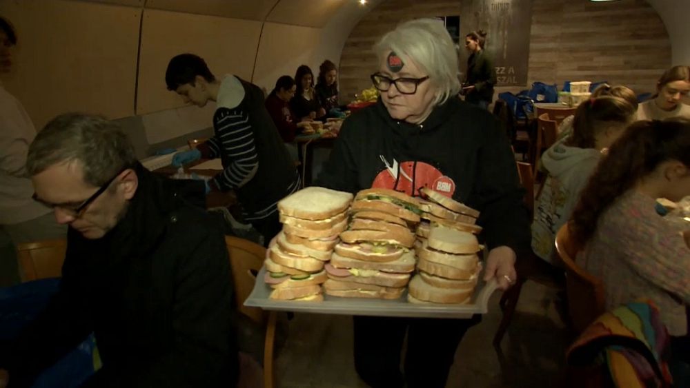 Hungarian charity distributes more than 2,000 sandwiches for the needy
