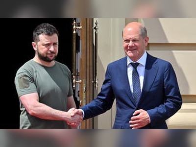 Ukraine’s Zelenskyy thanks Scholz for defense package, discusses further cooperation