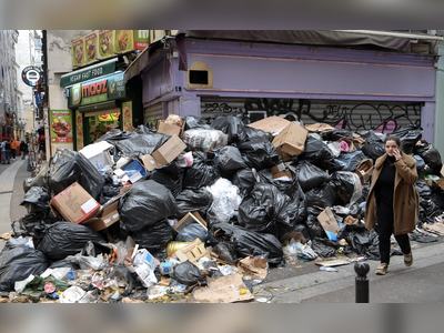 10,000 Tonnes Of Trash Collects In Strike-Hit Paris Streets