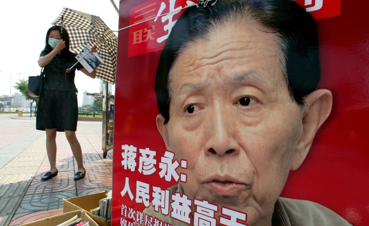 Doctor Who Exposed China's 2003 SARS Cover-Up Dies At 91
