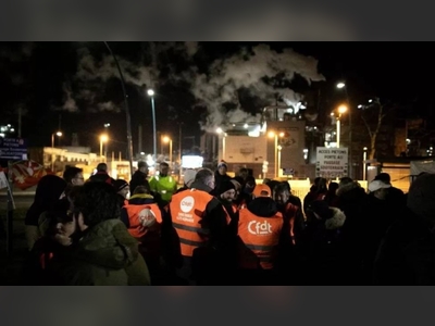 Pension protests: French fuel deliveries blocked by strikers