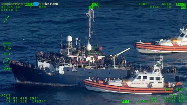 Italian Coast Guard escorting 1,200 migrants on boats in Mediterranean