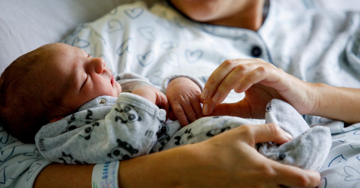 Births in Italy hit record low in 2022, population shrinks further