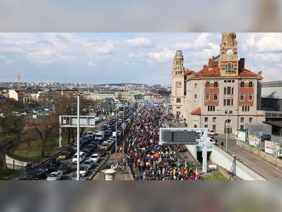Thousands of Czechs turn out for anti-government protest