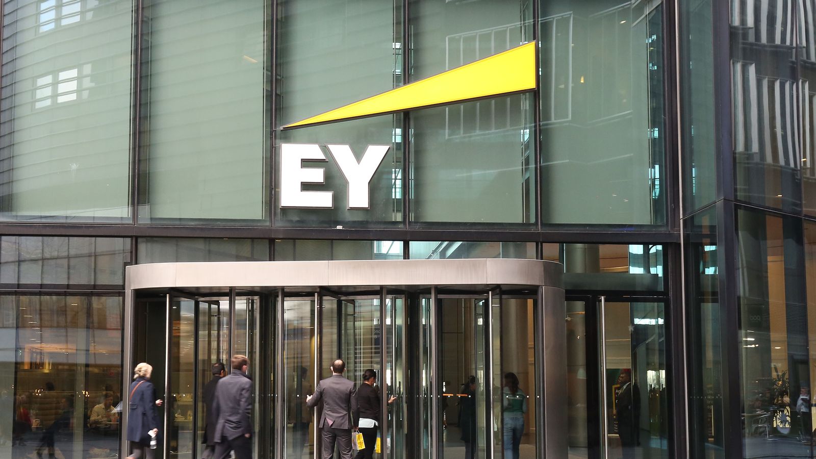 EY shakes up UK leadership team after collapse of global break-up plot