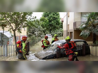 Italy floods leave 13 dead and force 13,000 from their homes