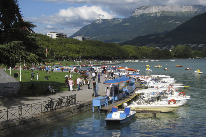 Four Children Injured in Knife Attack in French Park, Syrian Refugee Arrested