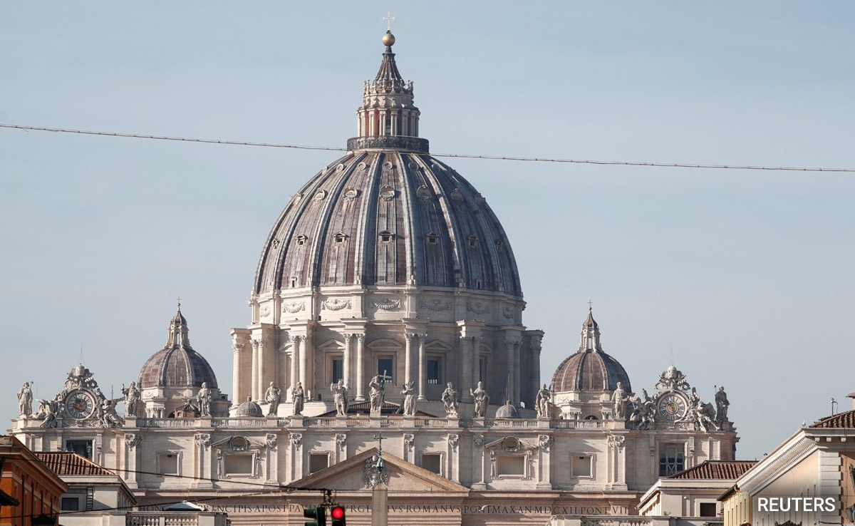 Naked Man Protests War in Ukraine in St. Peter's Basilica