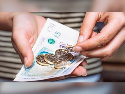 Use of Cash for Shopping Increases for the First Time in a Decade
