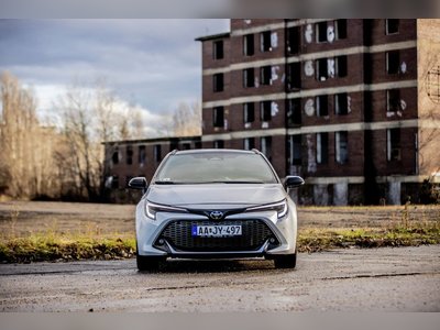 A Dream Come True for Taxi Drivers: The Economical and Reliable Toyota Corolla Touring Sports 2.0 Hybrid