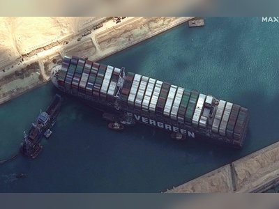 Dramatic Decline in Traffic Through Suez Canal - Impending Container Shortage, Egypt Suffers