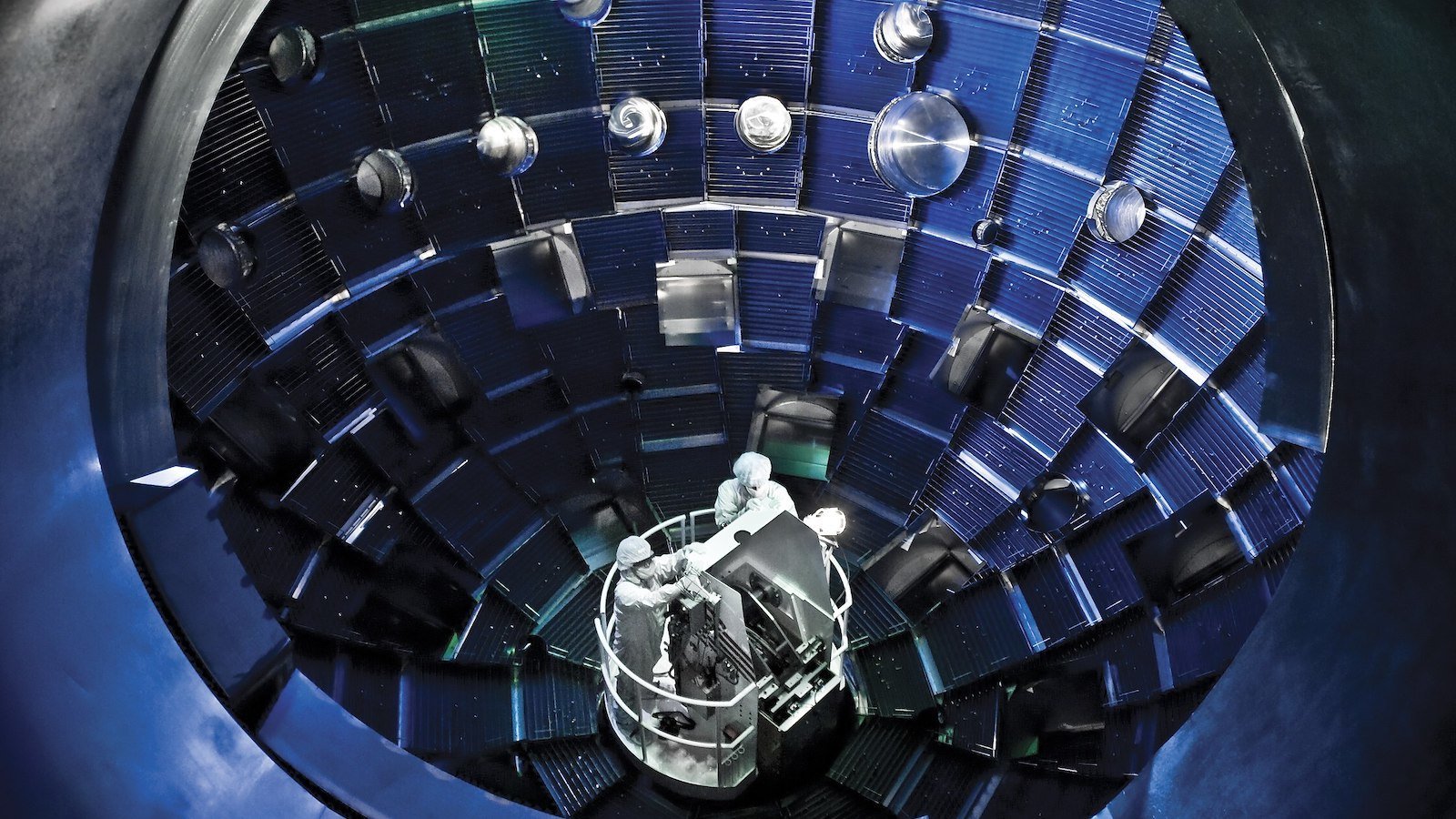 The Joint European Torus (JET), one of the world's largest fusion devices, has set a new world record for fusion energy produced in a single plasma discharge
