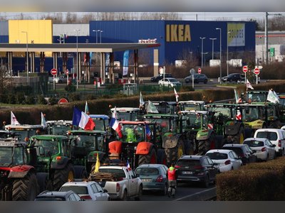 French Farmers Protest, Corner President Macron, and Block Roads to Paris