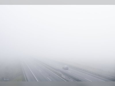 Dozens of Vehicles Collide in Fog on M7 Highway
