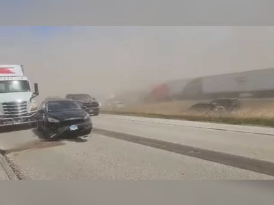 Dozens of Vehicles Collide in Fog on M7 Highway